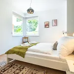 Apartment B72