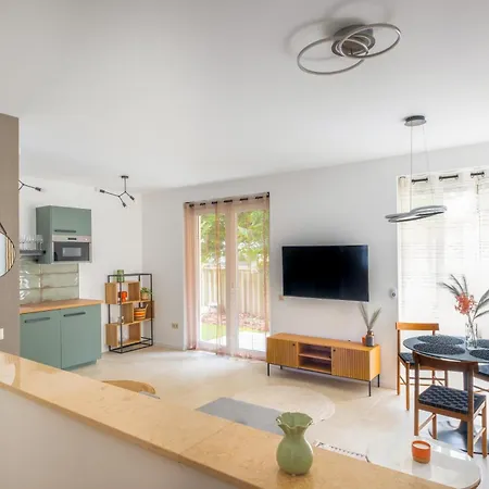 B72 Apartment *