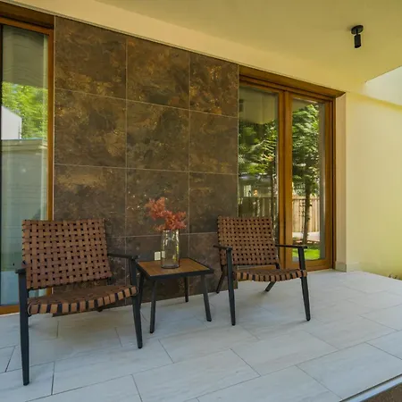 Apartment B72